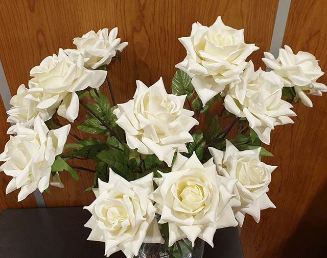 Funeraria Tanatorio Alcocer Prats flores blancas